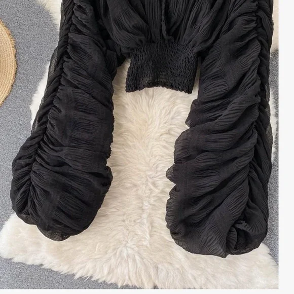 Elegant Black Ruched Blouse - Picture 4 of 6